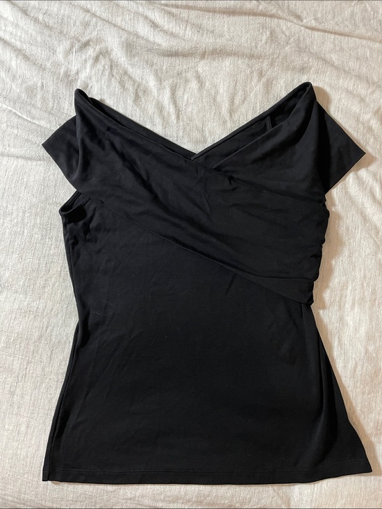 Theory Tops - Theory Kellay Black Off-Shoulder Top